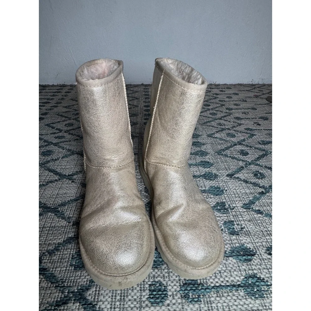 UGG Classic Short Metallic Champagne Gold Sheepskin Boots 1112503 Womens 6